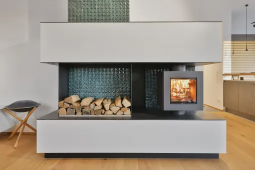 Brunner Drehfeuer mit Holzfach