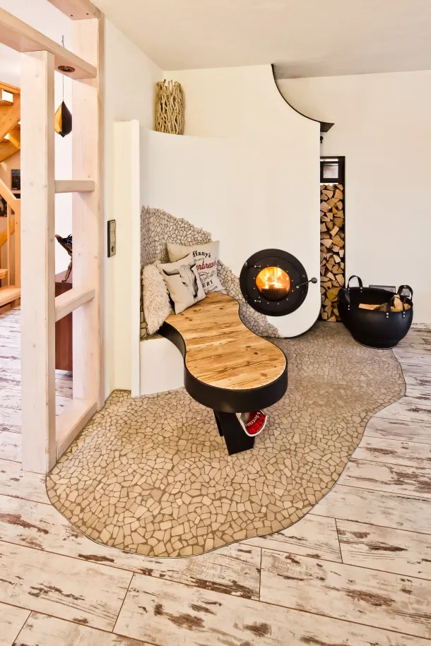 Firetube Ofen mit gemütlicher Sitzecke